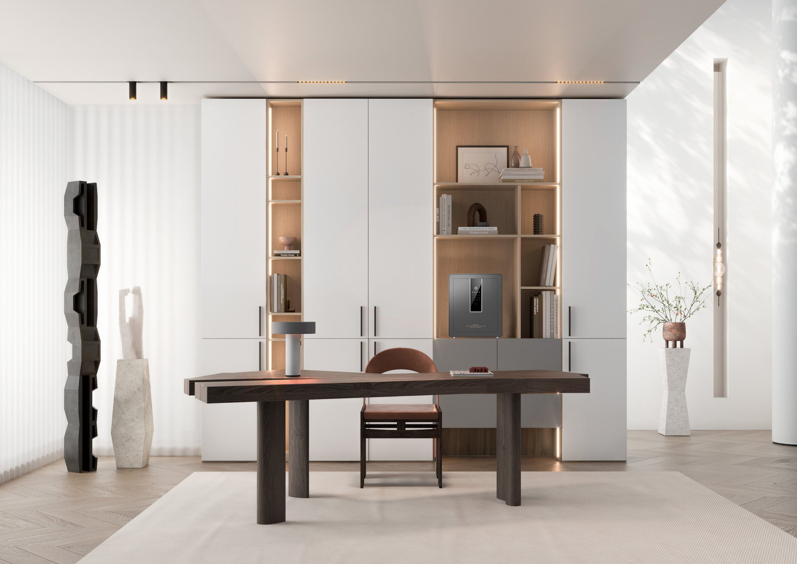 Phòng làm việc Golden Home với bàn gỗ óc chó trước tường tủ trắng có hốc gỗ sồi hắt sáng